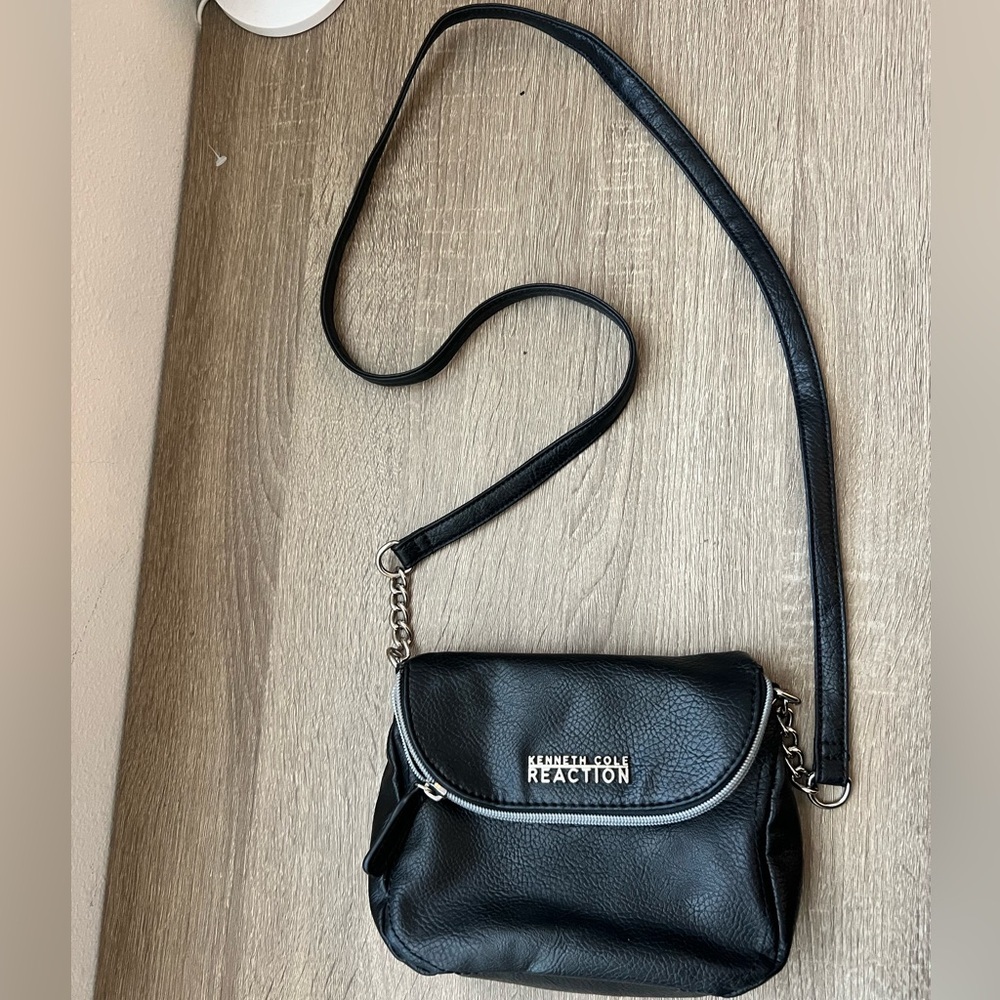 Kenneth Cole Reaction Black Crossbody Bag - Picture 2 of 10